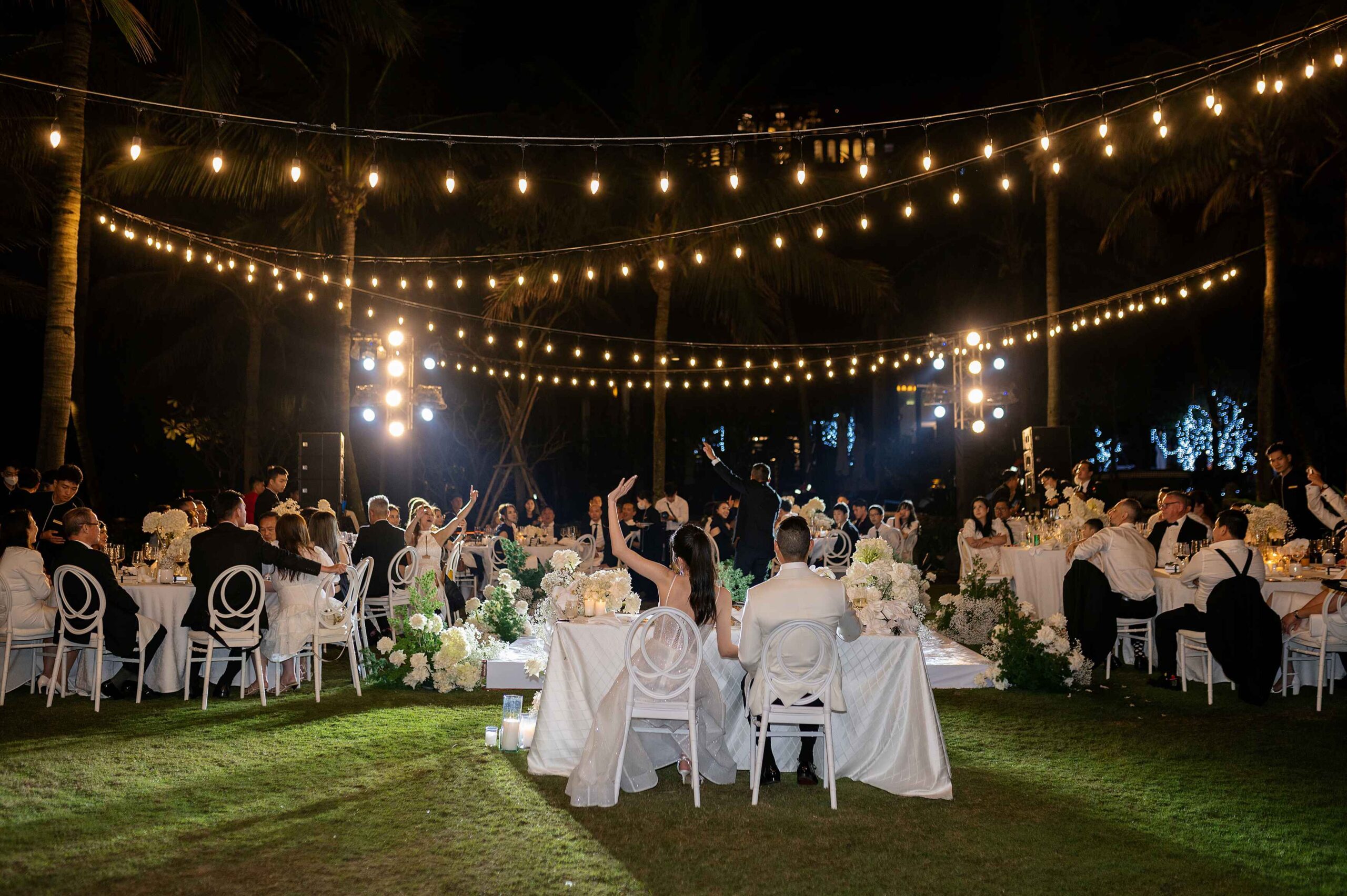 Real-Wedding-Pearl-and-Andrew-InterContinental-Danang-Sun-Peninsula-Resort-Vietnam-bride and groom with all guests at the reception